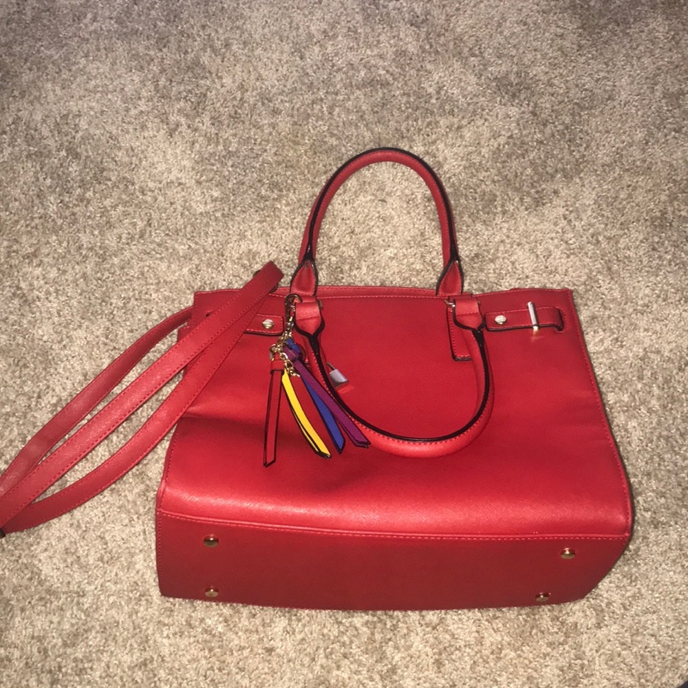 Medium shoulder strap bag